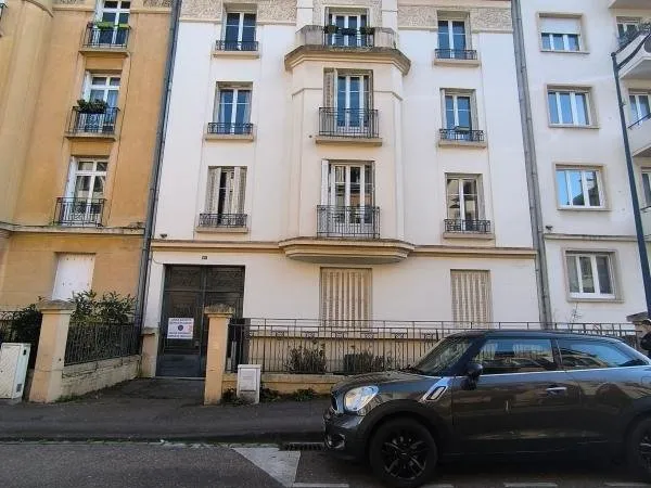 À vendre - Immeuble de caractère de 1938 au coeur du Sablon