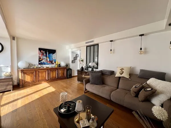 Devant la MER / PLAGE des Catalans, T3 75m2 en PARFAIT ETAT, avec BALCON et PKG (location)