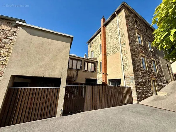 Maison familiale - Cordelle 6 pièces188 m2