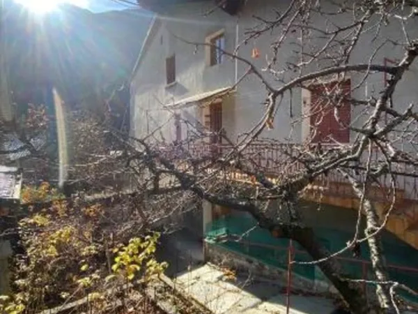 Maison de village avec grange attenante