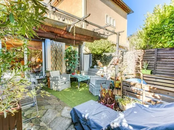 Ravissant appartement de 3 pièces avec terrasse, jardin et parking, calme absolu