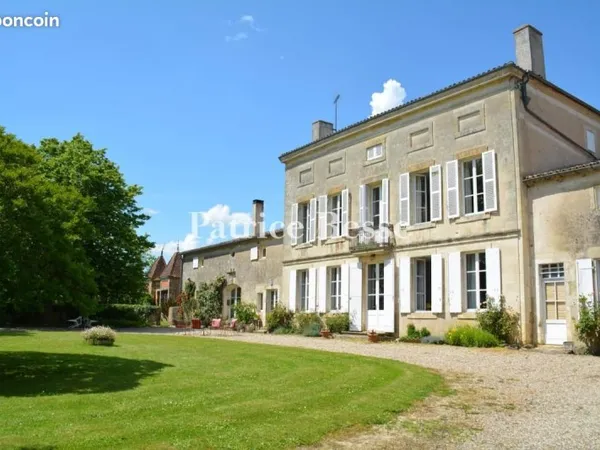 Maison de village 17 pièces 630 m²