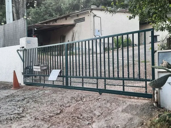 Terrain de 2700 m2 × villa 173m3 avec garage de 120m2 couvert