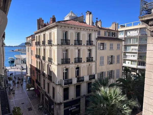 APPARTEMENT DE TYPE 3 DE 69 M2 TOULON PORT