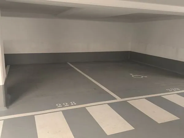 Place de parking voiture