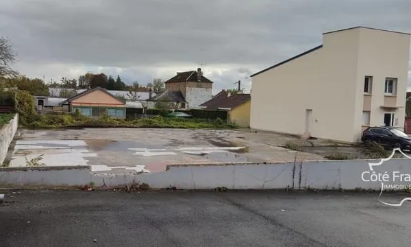 Terrain constructible de 1148 m2 à Warcq