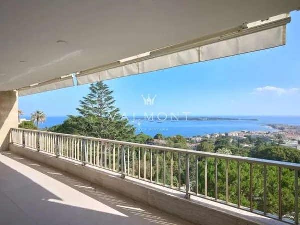 APPARTEMENT AVEC VUE MER PANORAMIQUE SUR LA BAIE DE CANNES