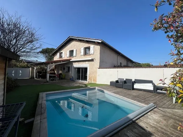 CHARME ET PISCINE : ANCIENNE GRANGE RÉNOVÉE AVEC 4 CHAMBRES, SANS VIS-À-VIS !