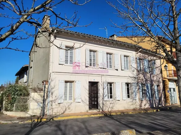 Ensemble immobilier au centre de Villeneuve Tolosane