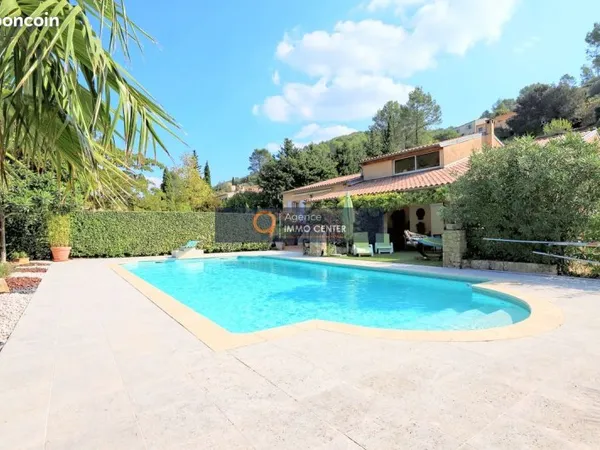 Maison 9 pièces 250 m²