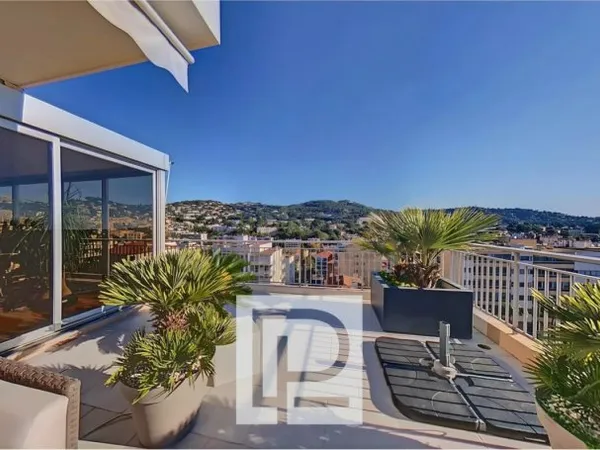 En lisière de Cannes - Rooftop offrant confort et volumes