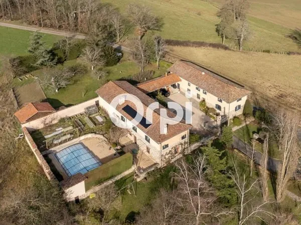 Maison 7 pièces 284 m²