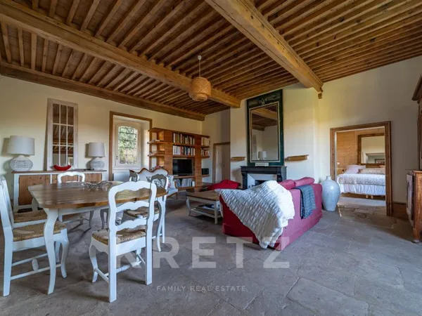 Propriété en pierre au coeur des Monts d'Ardèche - 585 m² sur plus de 5 hectares