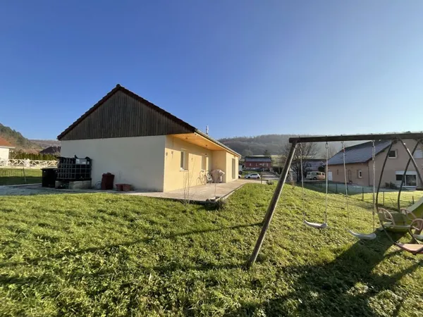 MAISON RÉCENTE DE PLAIN PIED, RUREY (12 KM DE TARCENAY), 82