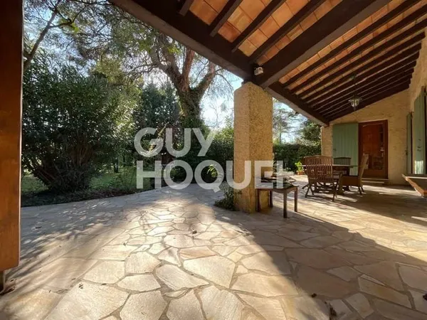 Maison spacieuse à vendre à Le Thor - 4 chambres et grand jardin avec piscine !