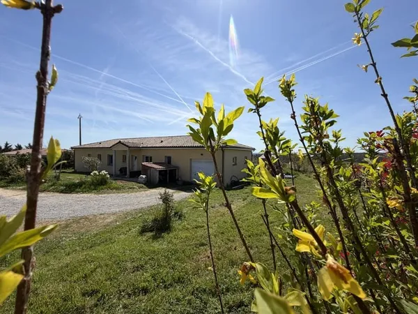 Maison Contemporaine de Rêve avec Piscine et Terrasse vue sur l