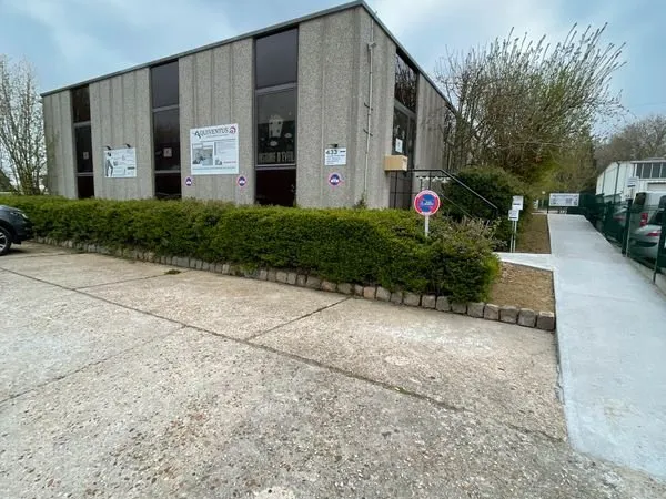 Bureau et espace de travail Vente Blaringhem  330m² 360000€