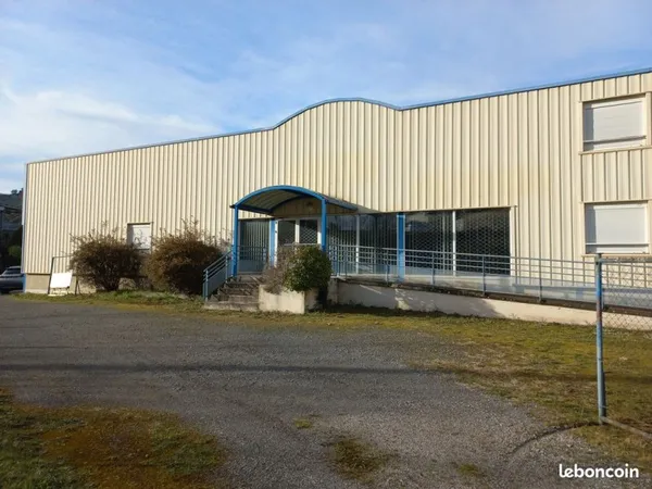 Loue local de 650m2 Capdenac Gare