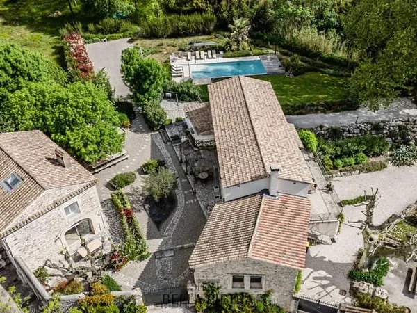 Ancien moulin à eau du XIXe siècle de 360 m2 Domaine rénové avec gîtes classés 1,1 ha Proche Montpel