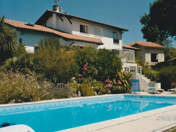 ARCANGUES - Belle villa au calme avec parc de 6.995 m2