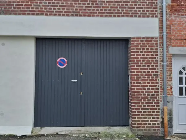 Dépôt / entrepôt / garde-meuble / box / garage / local de stockage