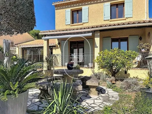 Charmante villa avec jardin et garage à vendre à Uzès, à deux pas du centre-ville