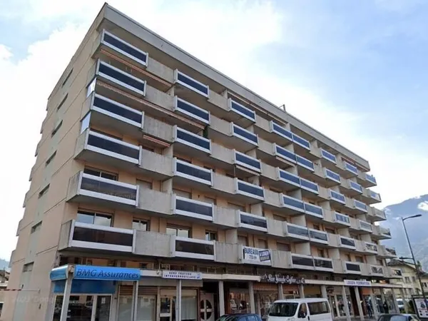 Commerce Location Cluses  120m² 1045€