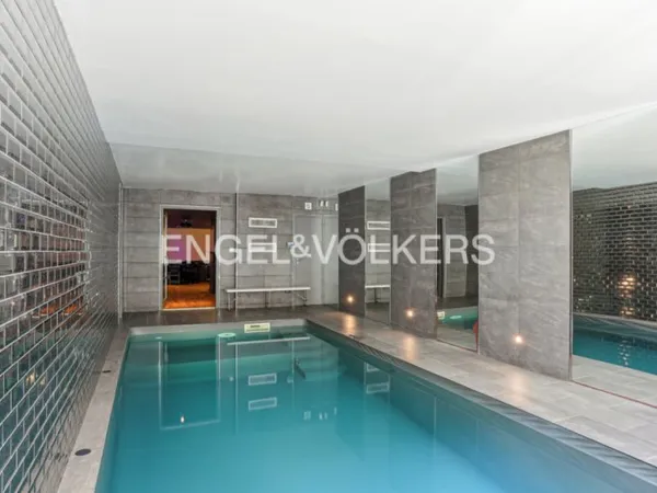 Sèvres - Magnifique maison familiale de 500m² avec piscine intér