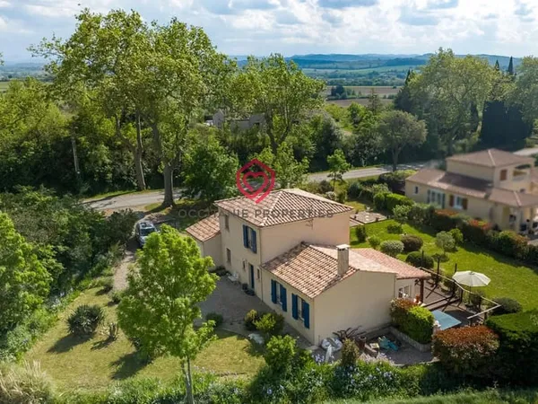 Villa prête avec jardin et vue panoramique à Cailhau
