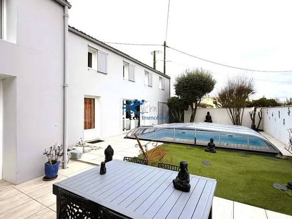 LONGERE RENOVEE AVEC GITE ET PISCINE