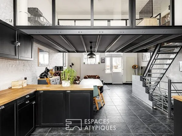 Loft inversé industriel avec terrasse et double parking