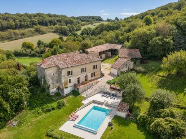 Maison 13 pièces 271 m²