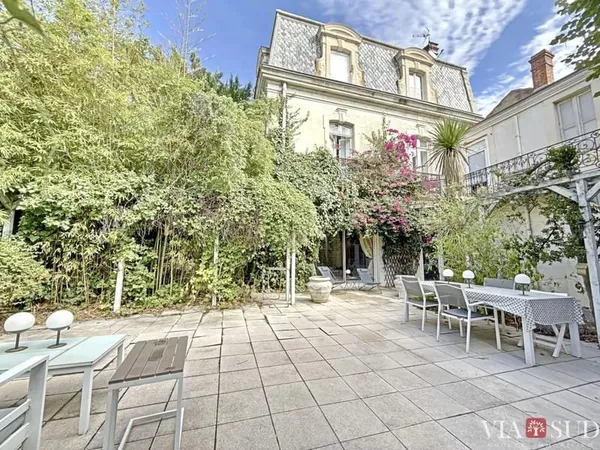 Exclusivité Béziers - Demeure 19ème avec cour paysagée, piscine