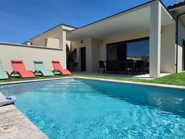 Villa contemporaine plain pieds t5 piscine proche plage