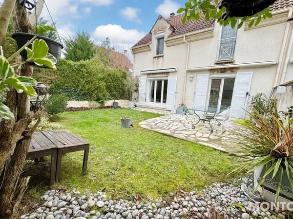 Maison familiale 145m2 - 4 chambres à Rungis - garage + 2 pl