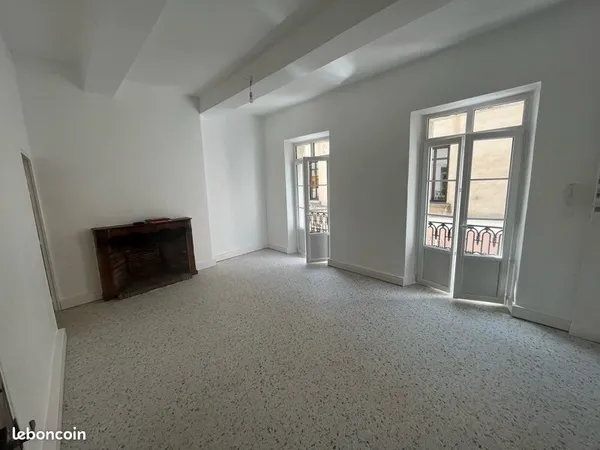 Bureau et espace de travail Location Carpentras  34m² 300€