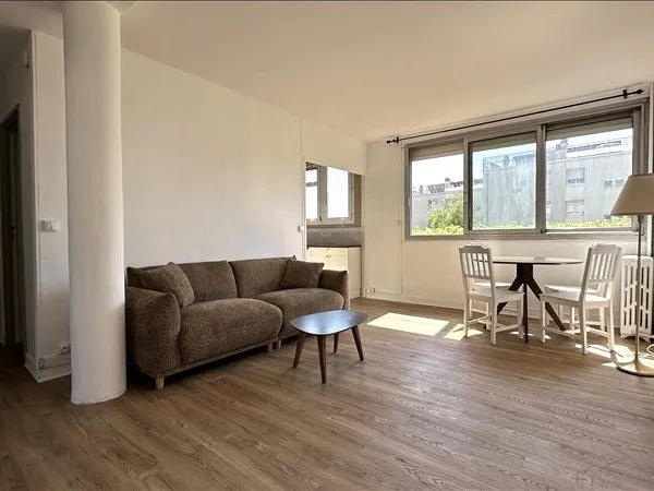 Appartement - 2ème étage - 54,50 m2 - 3 pièces - Meublé