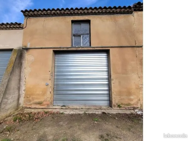 Hangar / Entrepot / garage de 45m2 très proche A54 et N113 - PRIX EN BAISSE