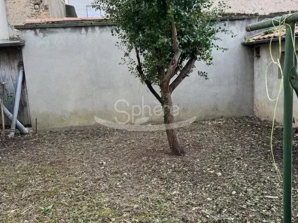 ensemble immobilier avec cour