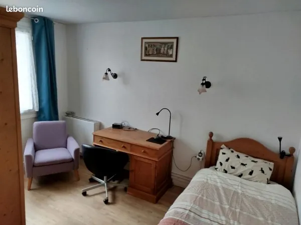 Chambre meublée