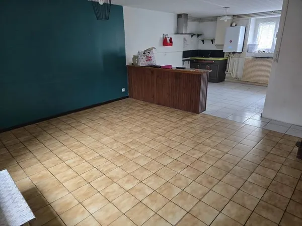 BELLE MAISON DE BOURG EN PIERRES AVEC TERRASSE