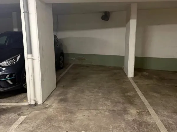 ASNIERES SUR SEINE - PL. VOLTAIRE: PARKING SECURISE