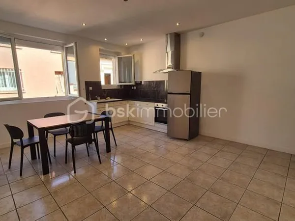 A VENDRE MAISON REFAITE A NEUF DE 66M² A SAINT CYPRIEN - COTE VILLAGE - DIVISEE EN DEUX LOTS - GARAG