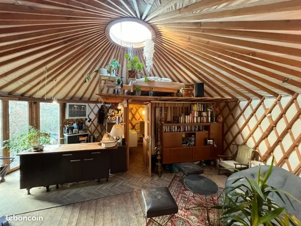 Yourte contemporaine de rêve Mezzanine, planché isolé, chauffage central, cuisine équipé, 3m de port