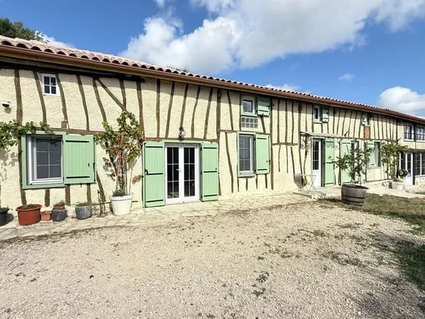 Maison 3 pièces 256 m²
