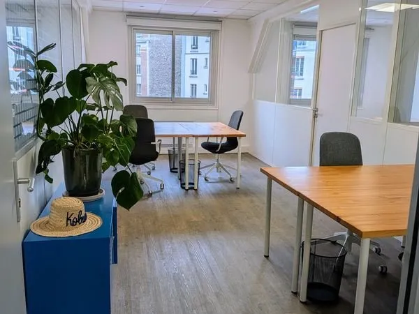 Bureau lumineux pour 8 personnes