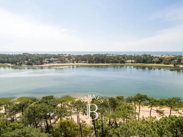 HOSSEGOR, CHARMANTE MAISON DES ANNÉES 70 PROCHE DU LAC