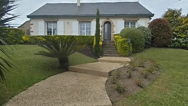 Maison parfaitement entretenue proche commerces