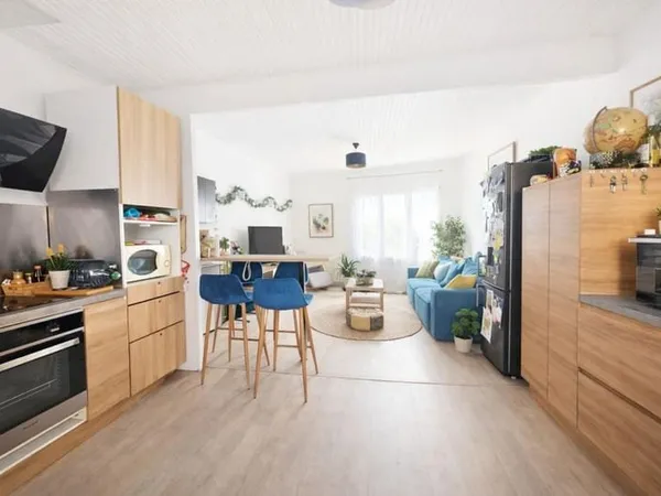 Maison de ville avec garage et terrasses