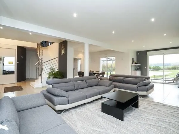 Maison 6 pièces 198 m²
